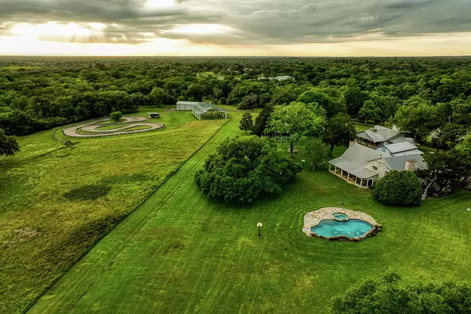Aerial view of Twin Oaks Resort