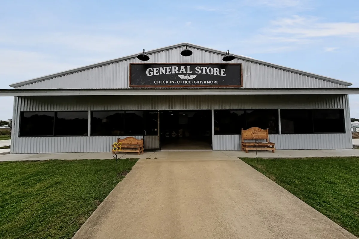 The General Store and check-in office at Twin Oaks Resort